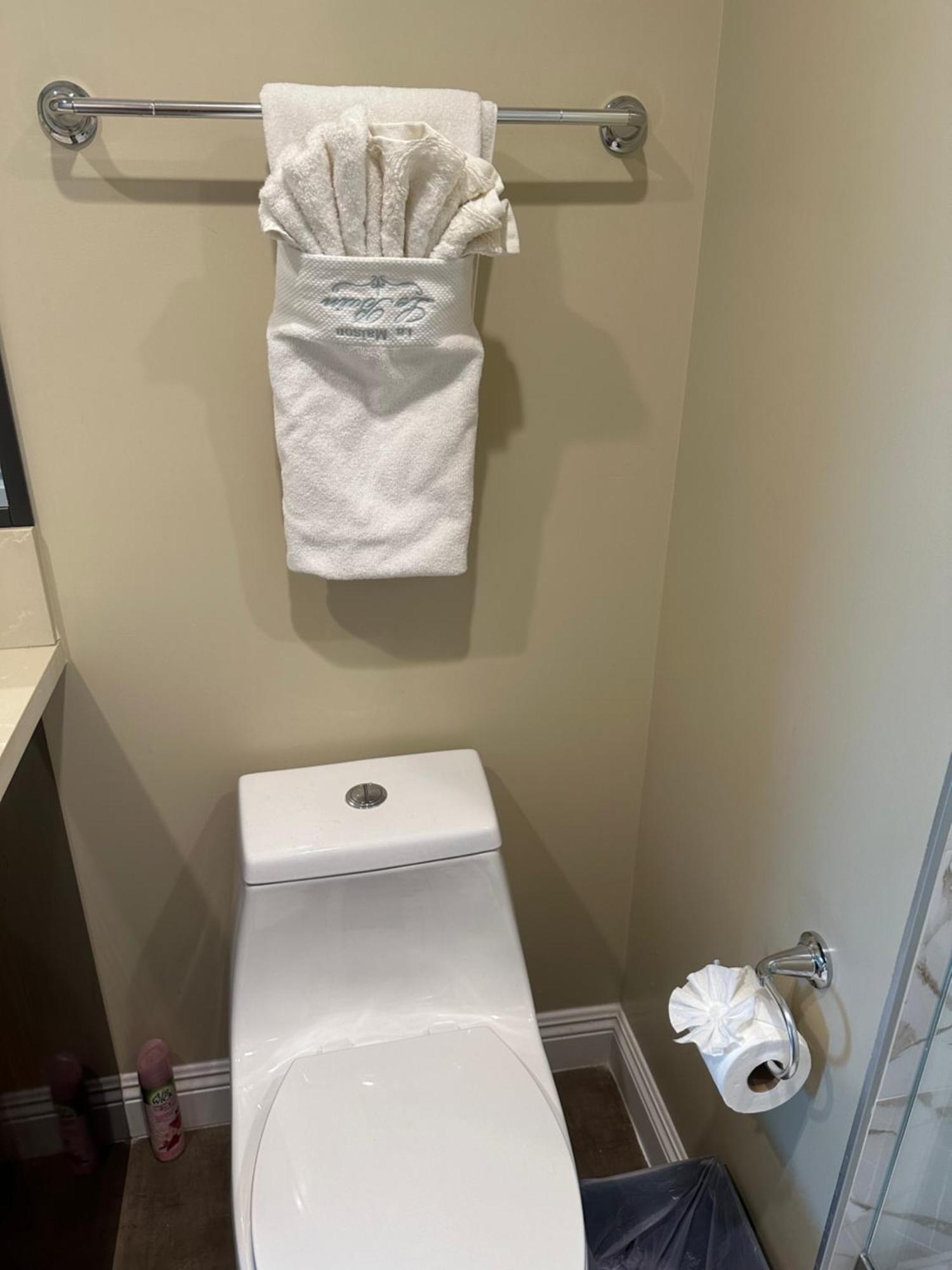 New And Bright Bedroom Ensuite Privatunterkunft